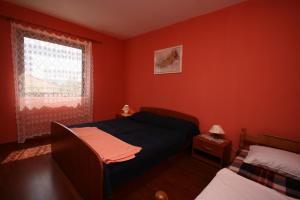 Katil atau katil-katil dalam bilik di Apartments with a parking space Starigrad, Paklenica - 6581