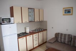Kuchyň nebo kuchyňský kout v ubytování Apartments with a parking space Novalja, Pag - 6491