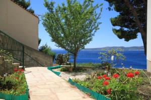 Fotografia z galérie ubytovania Apartments by the sea Brela, Makarska - 6674 v destinácii Brela