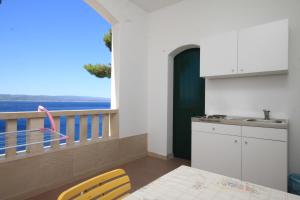 Fotografia z galérie ubytovania Apartments by the sea Brela, Makarska - 6674 v destinácii Brela