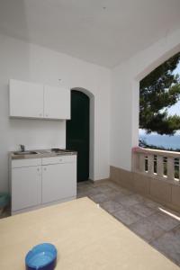 Fotografia z galérie ubytovania Apartments by the sea Brela, Makarska - 6674 v destinácii Brela