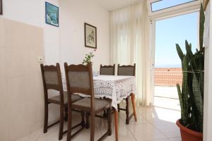 Fotografia z galérie ubytovania Apartments with a parking space Brela, Makarska - 6747 v destinácii Brela