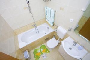 a bathroom with a tub and a toilet and a sink at Apartments by the sea Podgora, Makarska - 6673 in Podgora