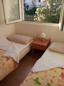 Postel nebo postele na pokoji v ubytování Apartments with WiFi Bol, Brac - 8736
