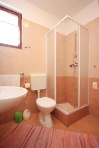 Kúpeľňa v ubytovaní Apartments with a parking space Kukljica, Ugljan - 8196 + 37 fotografií