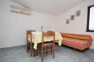 Posteľ alebo postele v izbe v ubytovaní Apartments with a parking space Kukljica, Ugljan - 8196