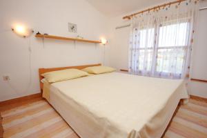 Posteľ alebo postele v izbe v ubytovaní Apartments with a parking space Kukljica, Ugljan - 8196