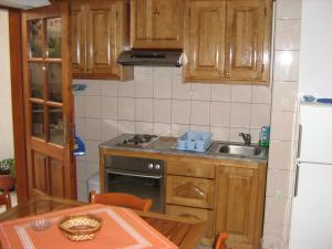 Kuchnia lub aneks kuchenny w obiekcie Apartments by the sea Zaklopatica, Lastovo - 8346
