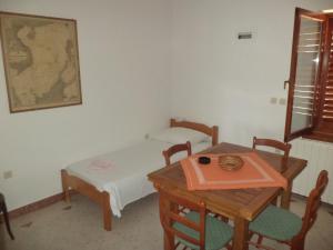 Zdjęcie z galerii obiektu Apartments by the sea Zaklopatica, Lastovo - 8346 w mieście Lastovo