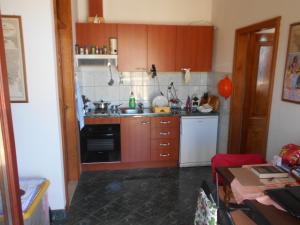 Kuchnia lub aneks kuchenny w obiekcie Apartments by the sea Zaklopatica, Lastovo - 8346