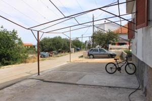 Jízda na kole v ubytování Apartments by the sea Tkon, Pasman - 8218 nebo okolí