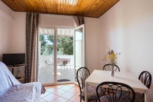 Fotografie z fotogalerie ubytování Apartment Ugljan 8241d v destinaci Ugljan