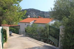Fotografia z galérie ubytovania Apartments by the sea Skrivena Luka, Lastovo - 8352 v destinácii Lastovo