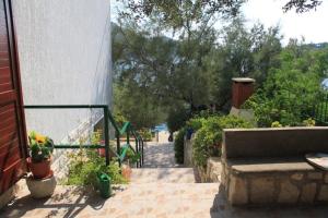 Fotografia z galérie ubytovania Apartments by the sea Skrivena Luka, Lastovo - 8352 v destinácii Lastovo + 15 fotografií