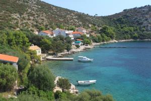 Fotografia z galérie ubytovania Apartments by the sea Skrivena Luka, Lastovo - 8352 v destinácii Lastovo