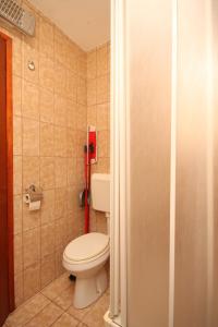Kúpeľňa v ubytovaní Apartments by the sea Zdrelac, Pasman - 8406 + 23 fotografií