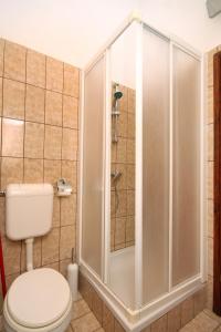 Kúpeľňa v ubytovaní Apartments by the sea Zdrelac, Pasman - 8406