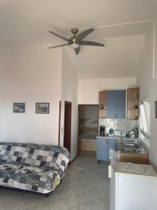 Kuchyňa alebo kuchynka v ubytovaní Apartments by the sea Zdrelac, Pasman - 8406