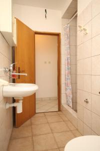 Koupelna v ubytování Apartments with a parking space Sali, Dugi otok - 8172
