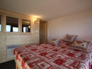 Łóżko lub łóżka w pokoju w obiekcie Duplex au calme avec balcon - 6 pers - FR-1-346-335