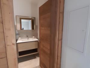 Een badkamer bij Appartement Chamonix-Mont-Blanc, 3 pièces, 4 personnes - FR-1-517-60
