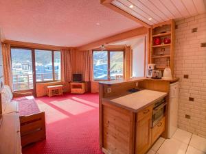 a kitchen with a counter and some windows at Appartement Tignes, 3 pièces, 8 personnes - FR-1-502-363 in Tignes