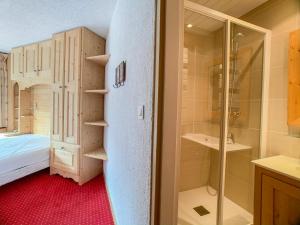 a bathroom with a shower and a bed in a room at Appartement Tignes, 3 pièces, 8 personnes - FR-1-502-363 in Tignes