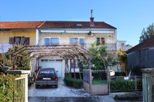 Fotografie z fotogalerie ubytování Apartments by the sea Kastel Stafilic, Kastela - 8621 v destinaci Kaštela