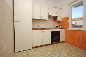 Fotografie z fotogalerie ubytování Apartments by the sea Kastel Stafilic, Kastela - 8621 v destinaci Kaštela