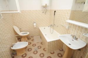 Kúpeľňa v ubytovaní Apartments by the sea Kukljica, Ugljan - 8283