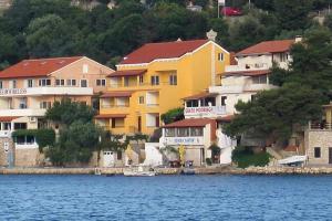 Zdjęcie z galerii obiektu Apartment Zaklopatica 8393a w mieście Lastovo