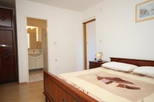 Posteľ alebo postele v izbe v ubytovaní Apartment Tkon 8377a