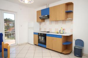 Kuchyň nebo kuchyňský kout v ubytování Apartments and rooms by the sea Tkon, Pasman - 8377