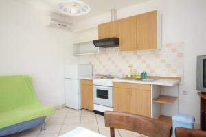 Kuchyň nebo kuchyňský kout v ubytování Apartments and rooms by the sea Tkon, Pasman - 8377