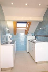 Kuchyňa alebo kuchynka v ubytovaní Apartment Kukljica 8253d + 16 fotografií