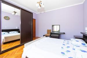 Posteľ alebo postele v izbe v ubytovaní Apartments with a parking space Kraj, Pasman - 8457