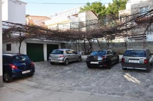 Fotografia z galérie ubytovania Apartments by the sea Duce, Omis - 8633 v Omise