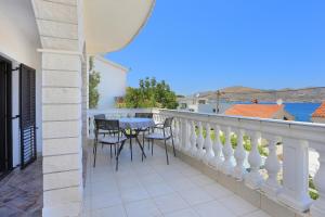 Balkón nebo terasa v ubytování Apartments by the sea Okrug Gornji, Ciovo - 8625
