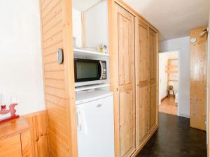 Kuchyňa alebo kuchynka v ubytovaní Appartement rénové 6 pers, sur les pistes, balcon, WiFi - FR-1-502-395