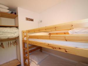 Posteľ alebo postele v izbe v ubytovaní Studio rénové avec balcon, au pied des pistes, proche commerces et écoles de ski - FR-1-502-435