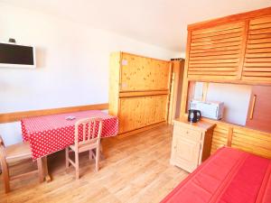 Fotografia z galérie ubytovania Studio au cœur de Tignes Val Claret, à proximité des pistes, balcon, animaux acceptés - FR-1-502-444 v destinácii Tignes