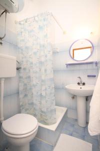 Kúpeľňa v ubytovaní Apartments by the sea Kukljica, Ugljan - 8260 + 23 fotografií