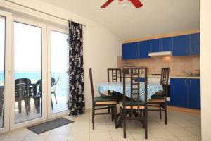 Fotografia z galérie ubytovania Apartments by the sea Banj, Pasman - 8206 v destinácii Ždrelac