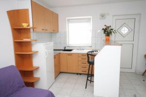 Kuchyň nebo kuchyňský kout v ubytování Apartments by the sea Kukljica, Ugljan - 8402