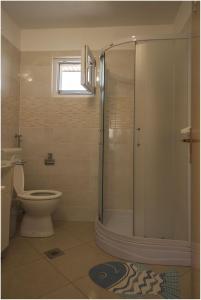 Ένα μπάνιο στο Apartments by the sea Cove Mala Lamjana, Ugljan - 8449