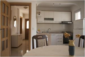 Kuchyň nebo kuchyňský kout v ubytování Apartment Mala Lamjana 8449a