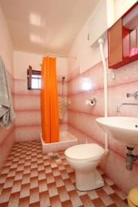A bathroom at Apartments by the sea Lukoran (Ugljan) - 8475