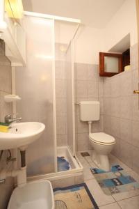 Et badeværelse på Apartments with a parking space Susica, Ugljan - 8467