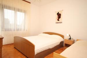 Posteľ alebo postele v izbe v ubytovaní Apartments with a parking space Ugljan - 8493