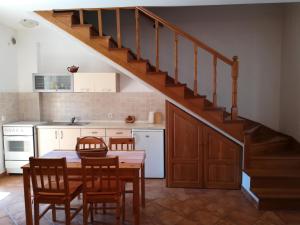 Kuchyňa alebo kuchynka v ubytovaní Apartment Kukljica 8209a + 21 fotografií